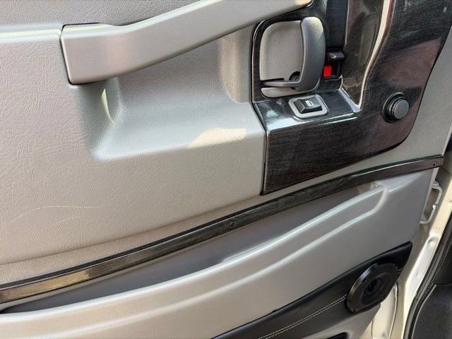 Used 2023 Chevrolet Express 2500 RWD image 13