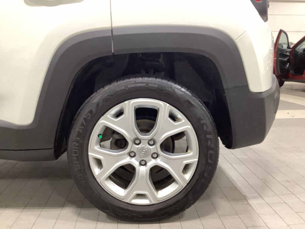 Used 2020 Jeep Renegade Limited image 30