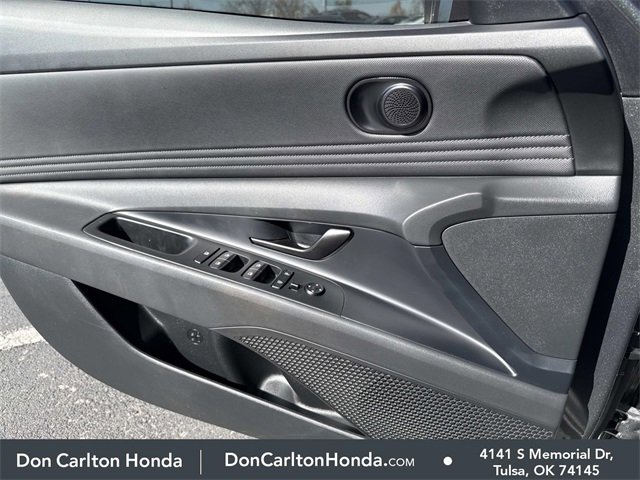 Used 2025 Hyundai Elantra SEL image 8