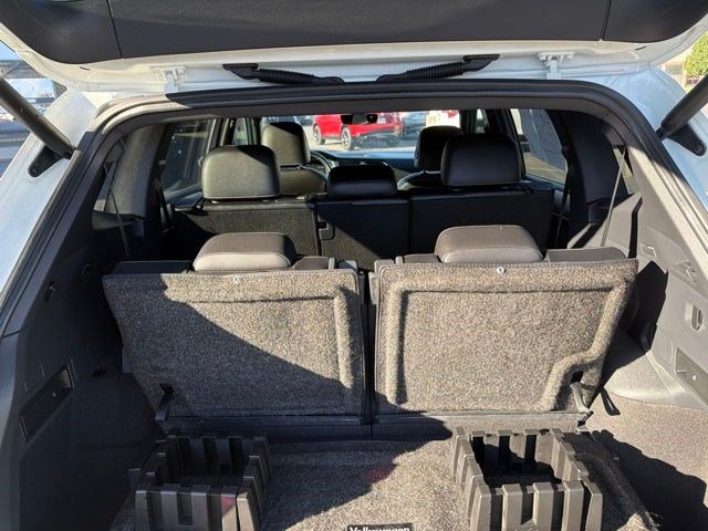 Used 2021 Volkswagen Tiguan SEL Premium R-Line w/ 3rd Row Seat Package AWD/4WD image 9