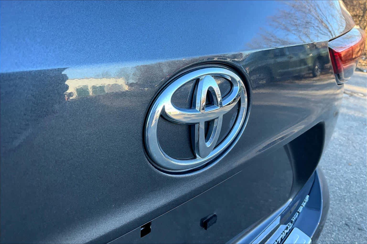 Used 2023 Toyota Highlander Platinum AWD/4WD image 30