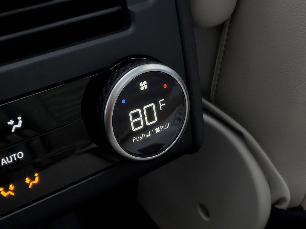 New 2026 Land Rover Discovery Dynamic SE image 32