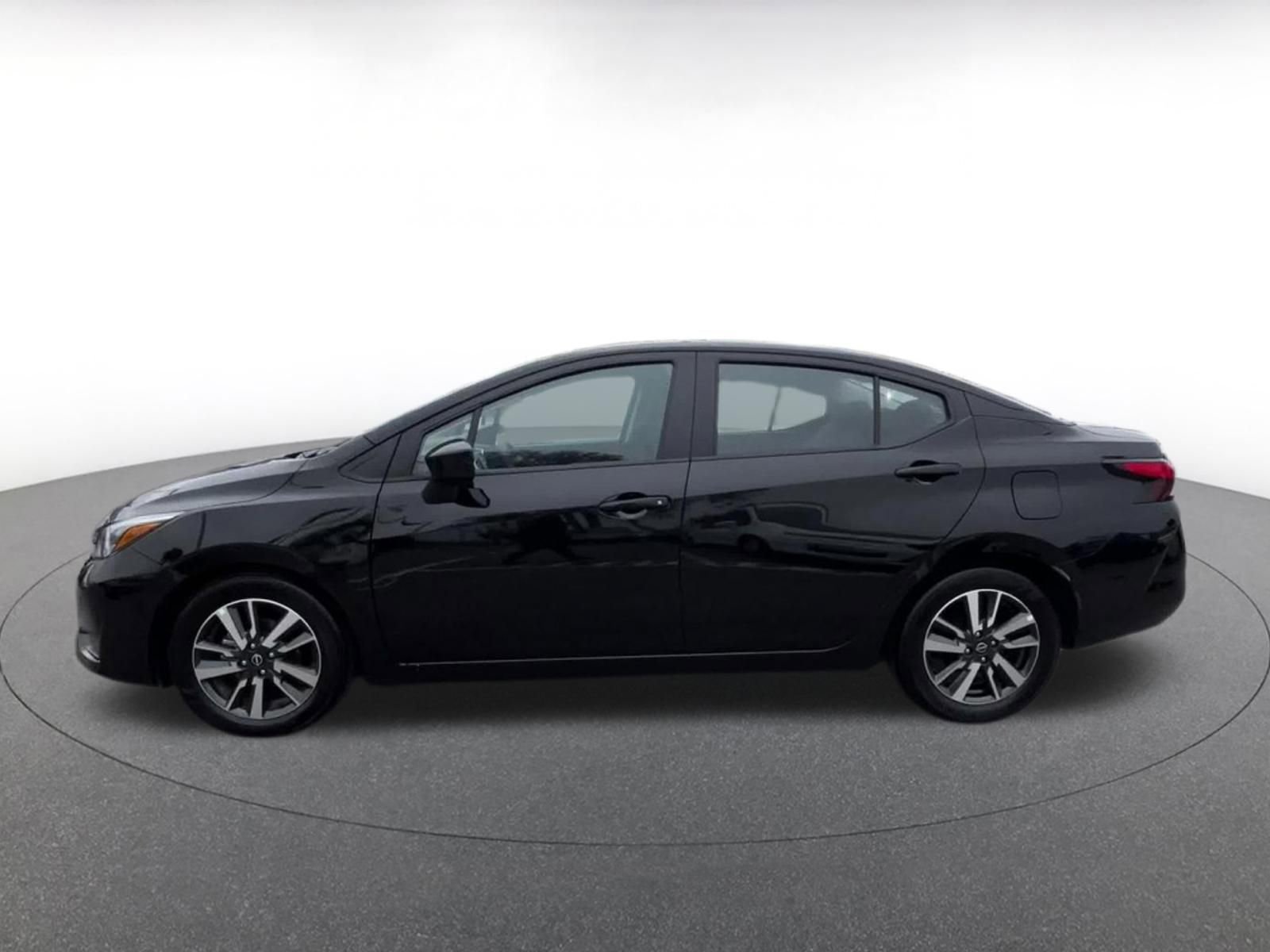 Used 2025 Nissan Versa SV FWD image 9