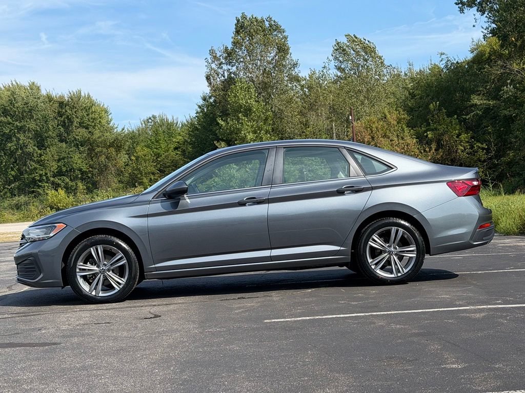 Used 2022 Volkswagen Jetta SE FWD image 8