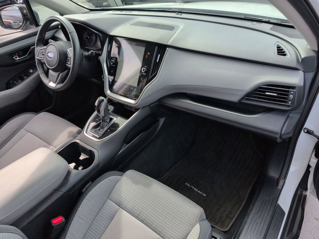 Used 2025 Subaru Outback Premium image 32