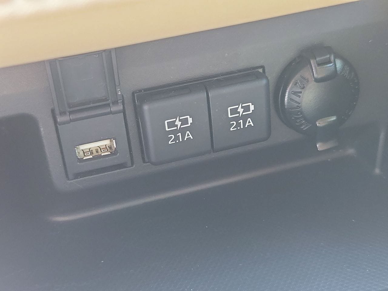 Used 2021 Toyota Highlander XLE FWD image 30