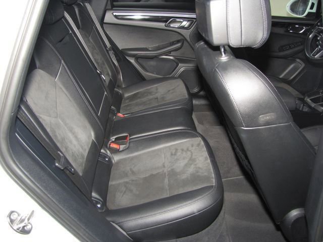Used 2021 Porsche Macan AWD/4WD image 19
