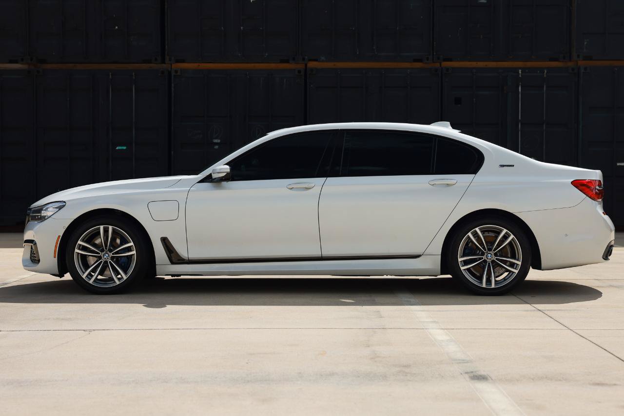 Used 2018 BMW 740e xDrive AWD/4WD image 3