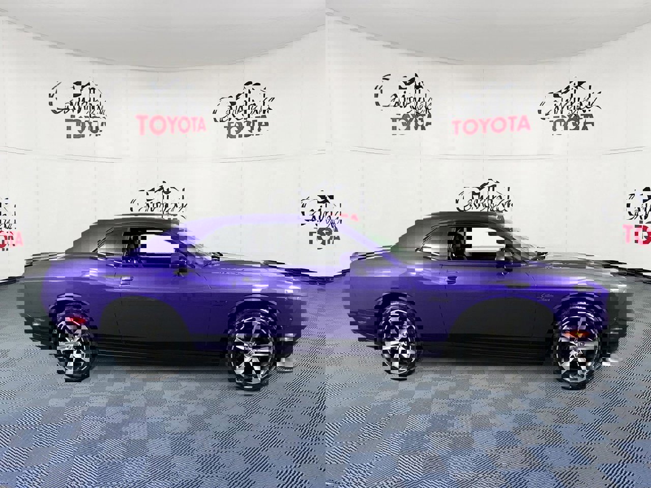 Used 2019 Dodge Challenger SXT image 8