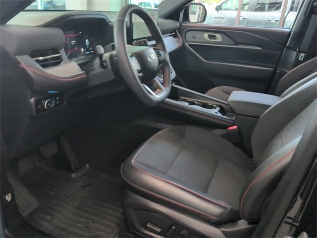 Used 2025 Ford Explorer ST image 7