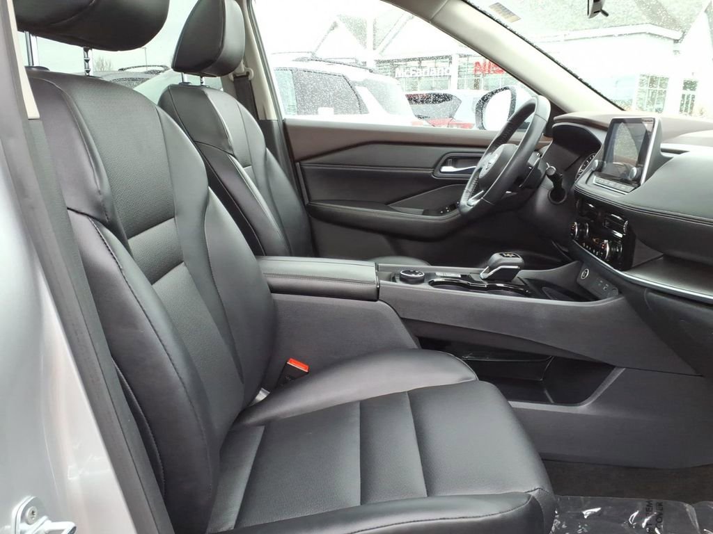 Certified 2023 Nissan Rogue SV w/ SV Premium Package image 5