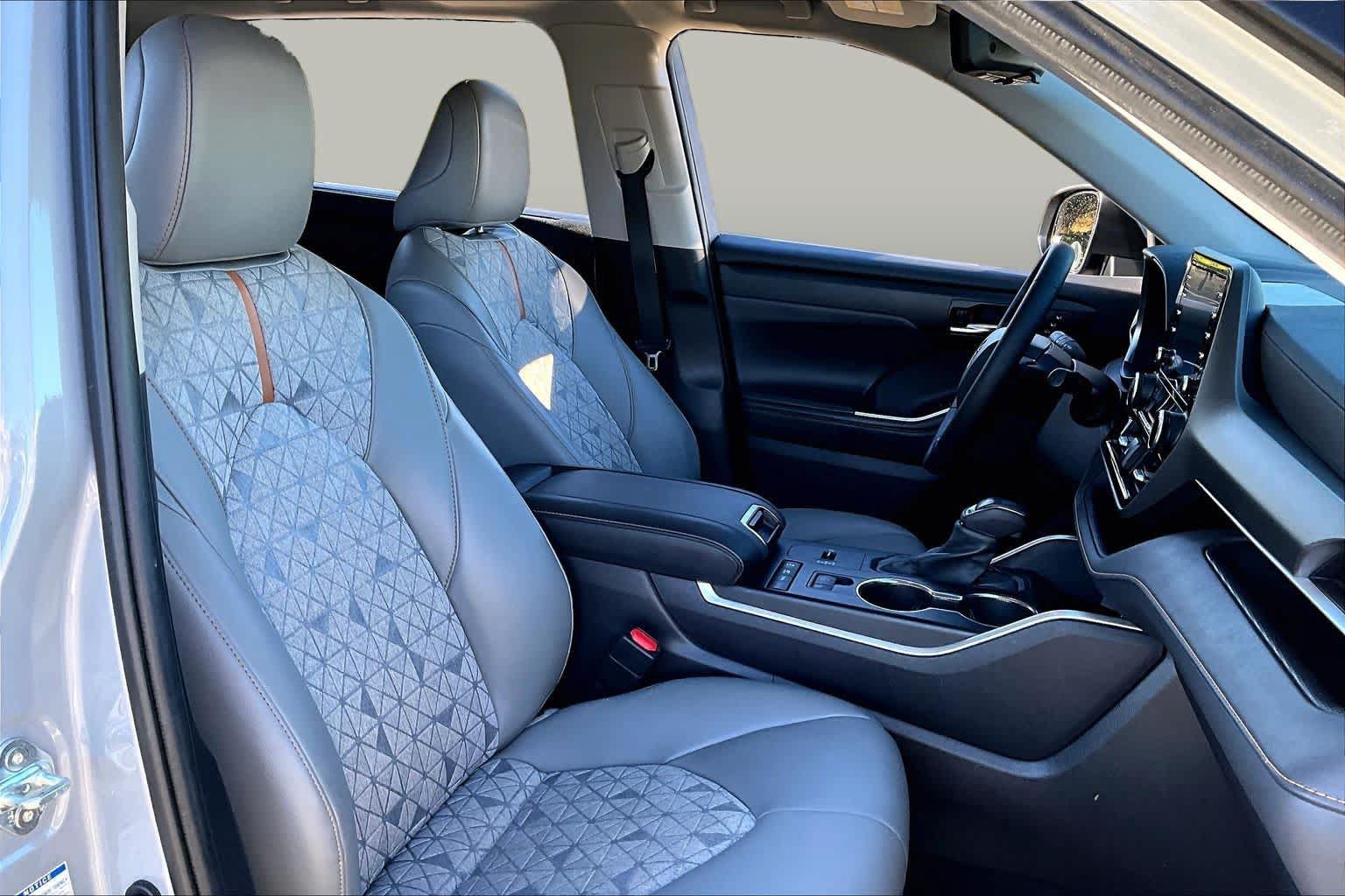 Certified 2022 Toyota Highlander Bronze Edition AWD/4WD image 8