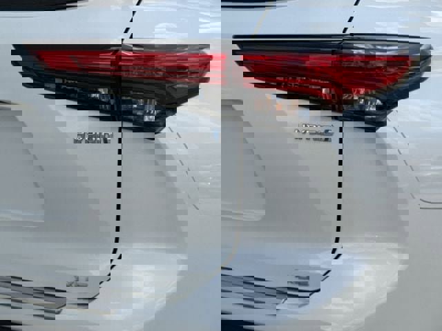 Used 2020 Toyota Highlander XLE AWD/4WD image 6