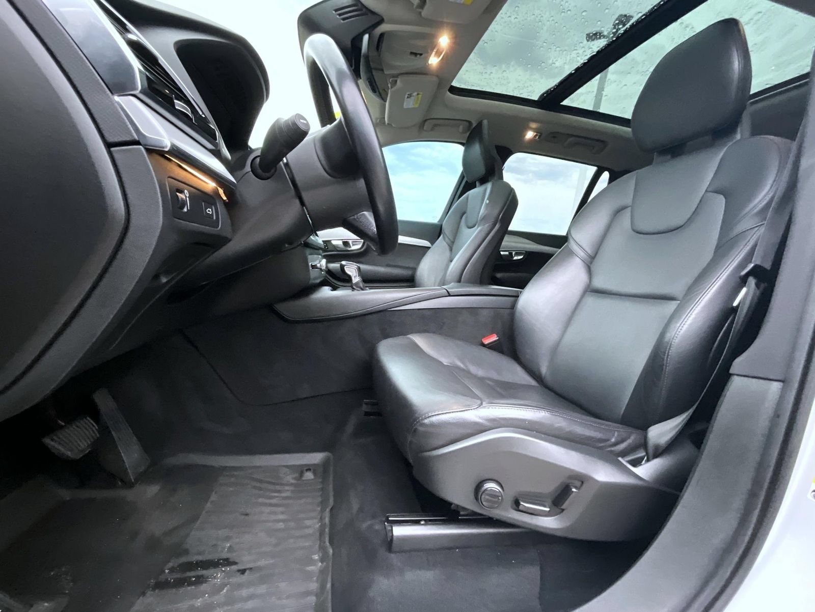 Used 2021 Volvo XC90 T5 Momentum w/ Advanced Package AWD/4WD image 11