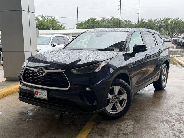 Certified 2025 Toyota Highlander LE FWD image 2