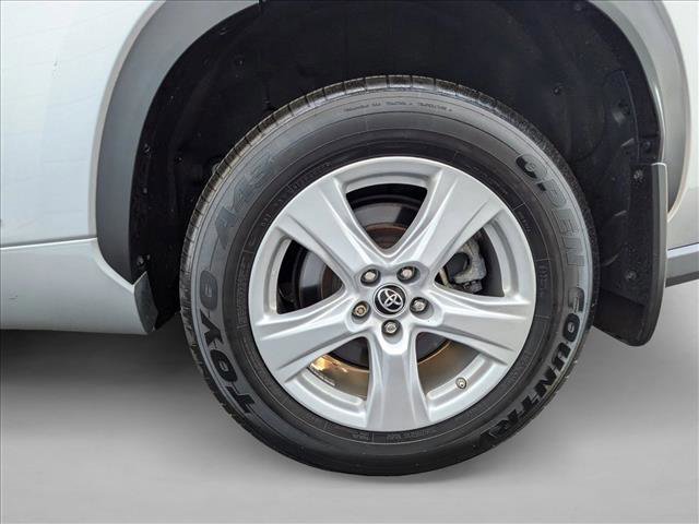 Used 2023 Toyota Highlander LE AWD/4WD image 21