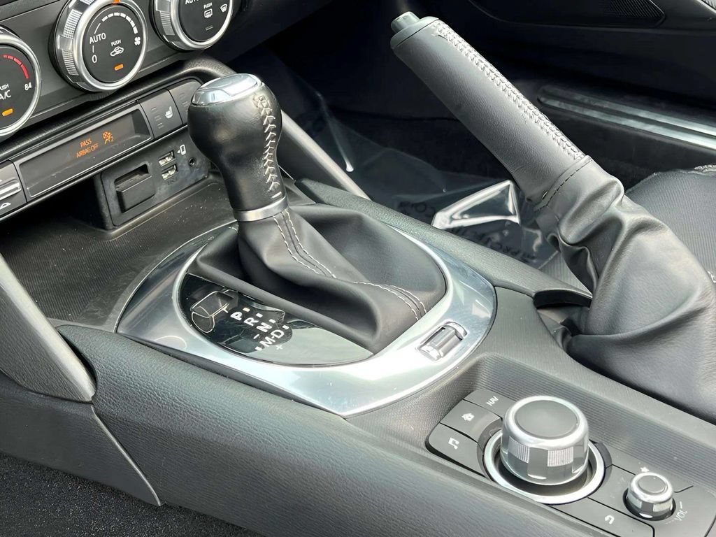 Used 2021 MAZDA MX-5 Miata RF Grand Touring RWD image 17