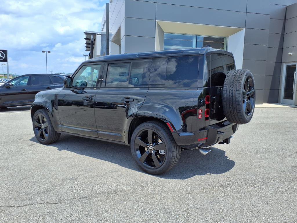 Certified 2025 Land Rover Defender 110 X-Dynamic SE image 14