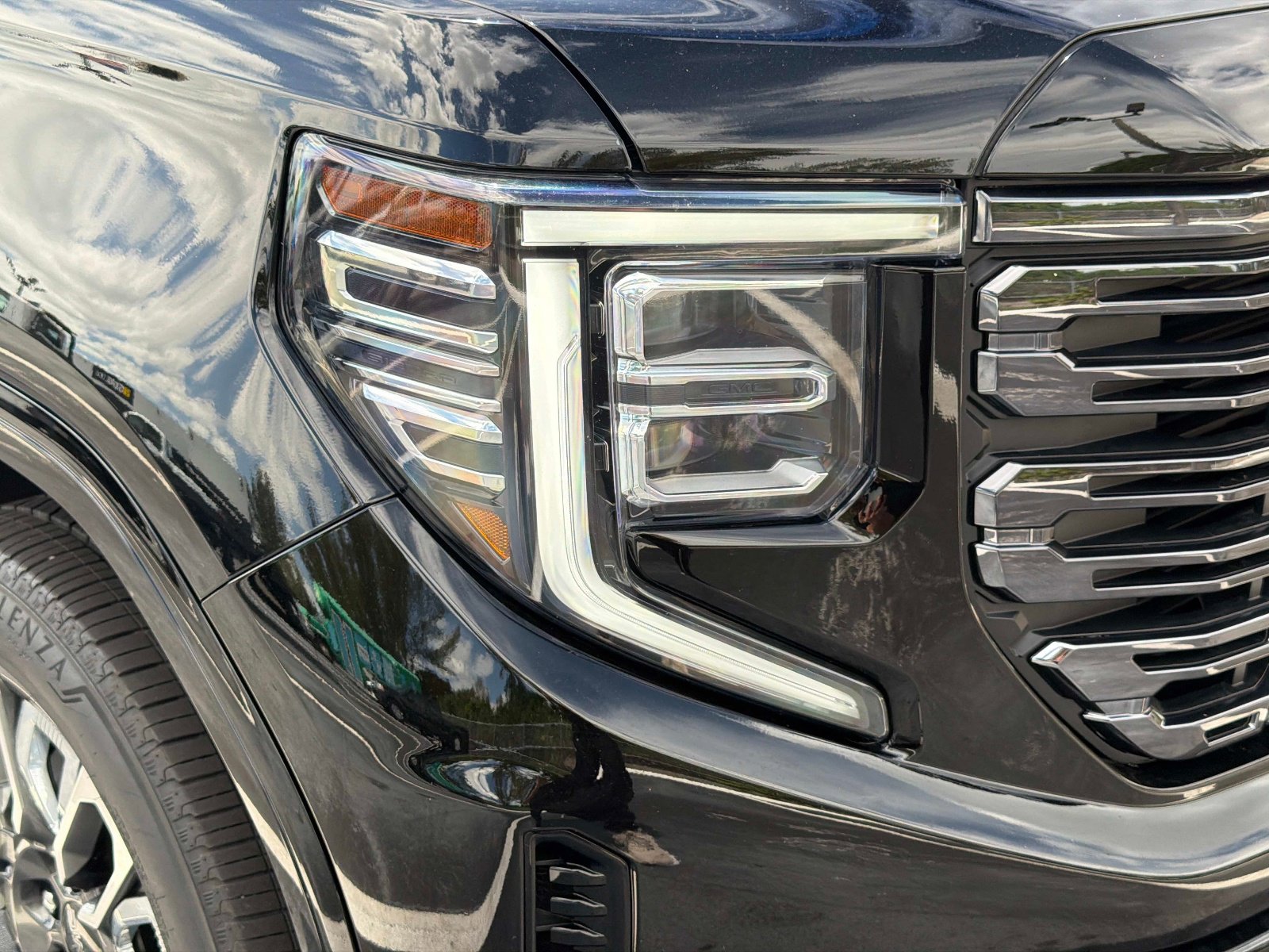 Used 2025 GMC Sierra 1500 Denali Ultimate image 9