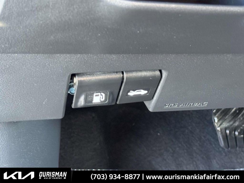 Used 2019 Nissan Kicks SR w/ Exterior Package image 16