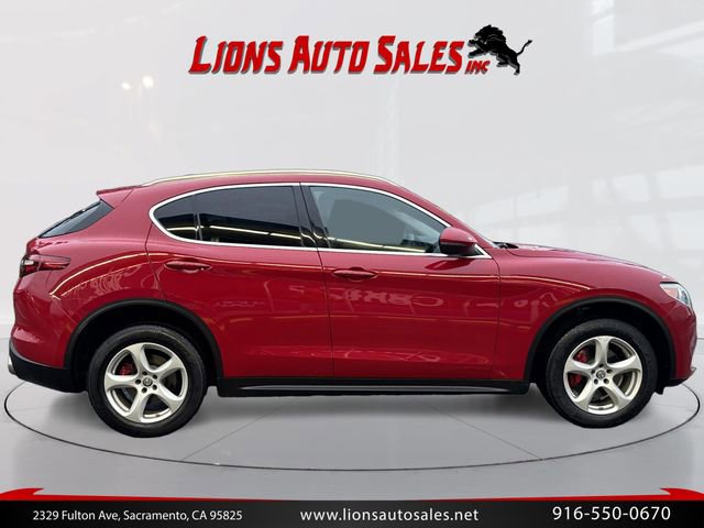 Used 2018 Alfa Romeo Stelvio AWD image 4