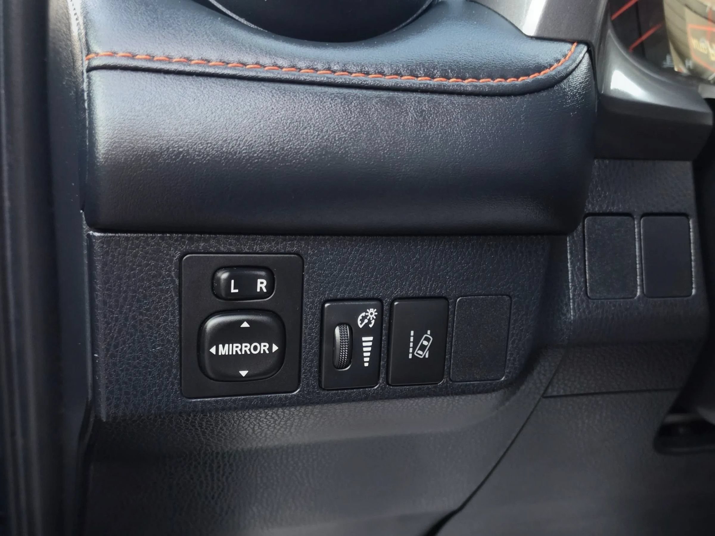 Used 2018 Toyota RAV4 SE FWD image 21