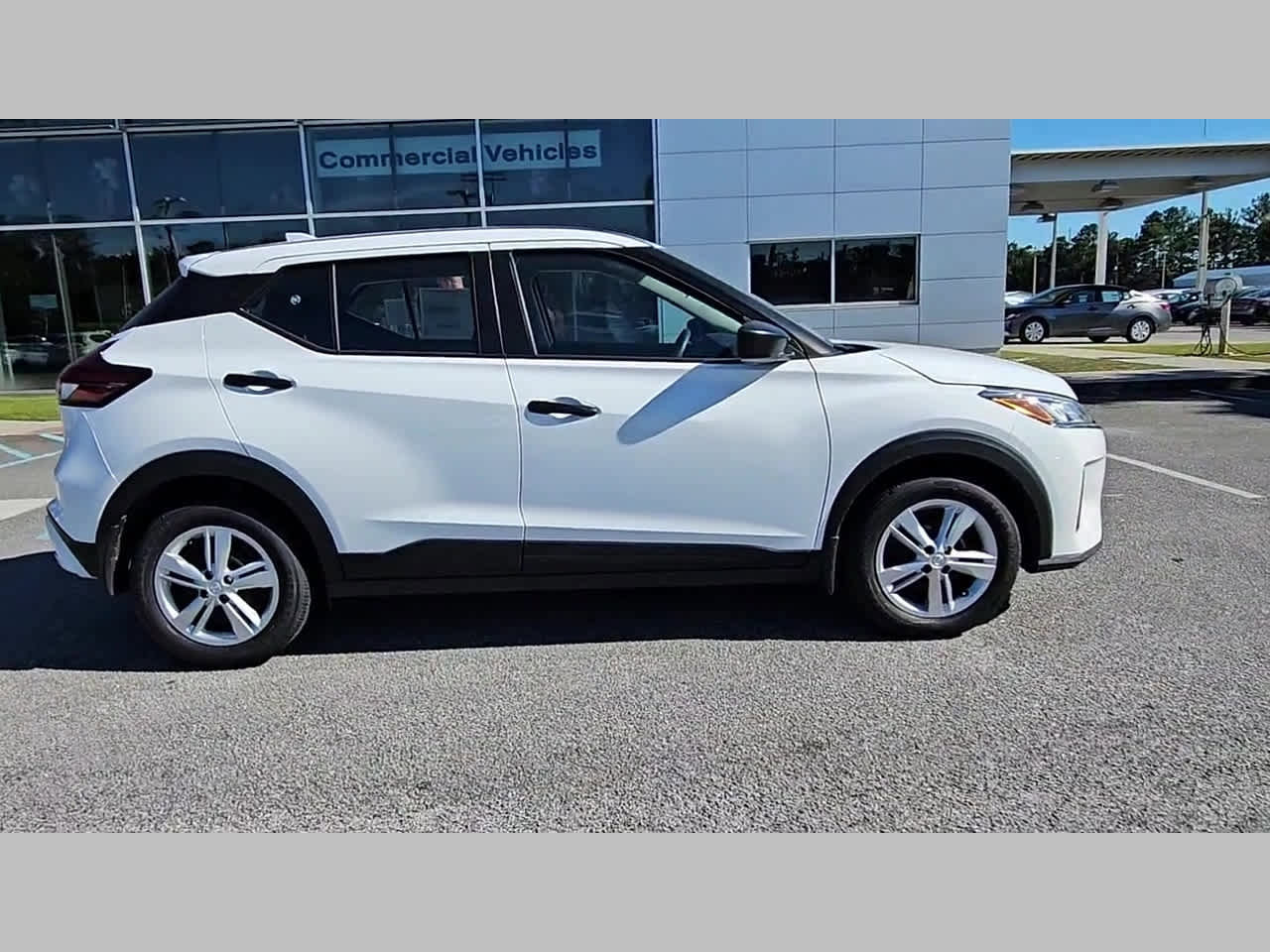 New 2025 Nissan Kicks Play S image 34