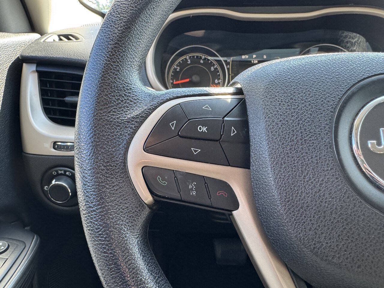 Used 2015 Jeep Cherokee Sport AWD/4WD image 32