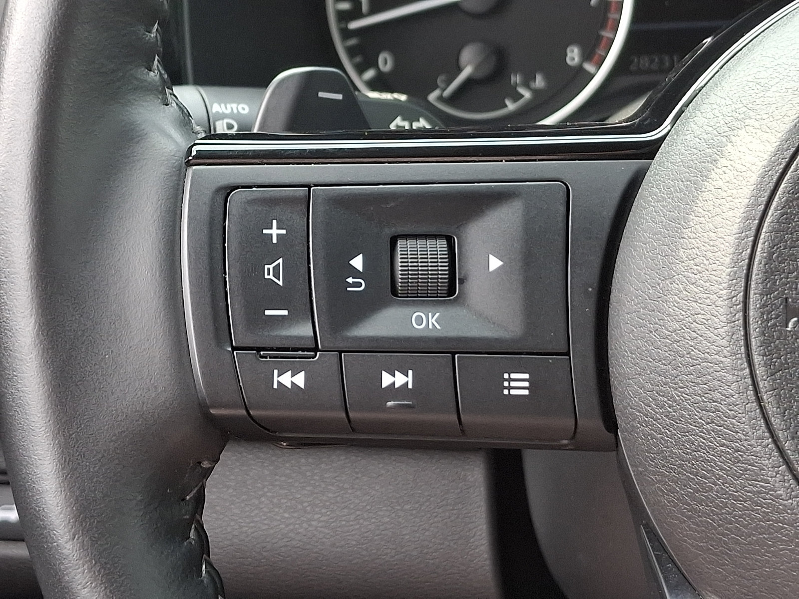 Used 2025 Nissan Pathfinder SL AWD/4WD image 23