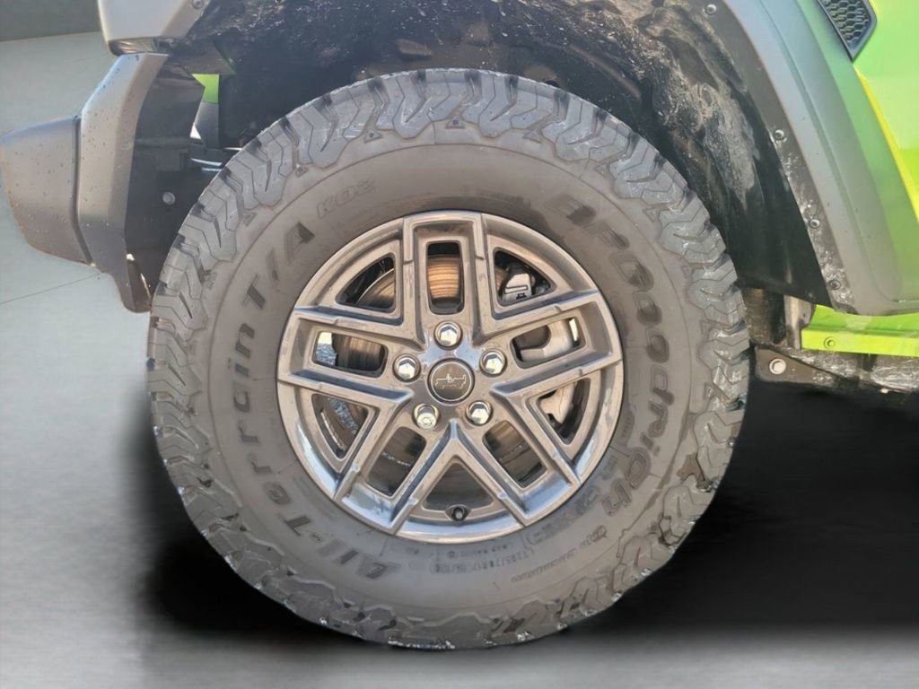 Used 2025 Jeep Wrangler Sport image 29