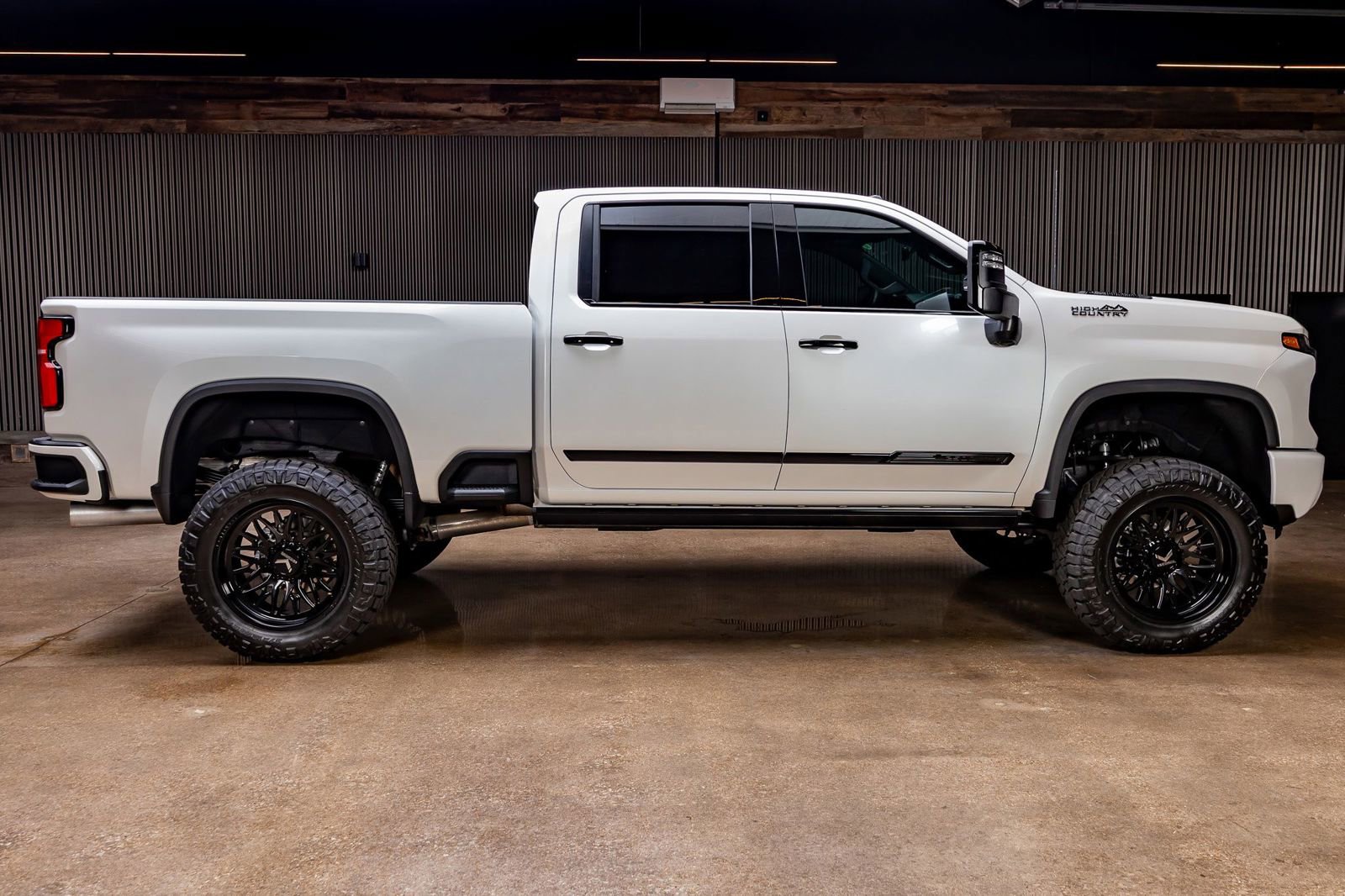 Used 2025 Chevrolet Silverado 2500 High Country w/ Technology Package image 11