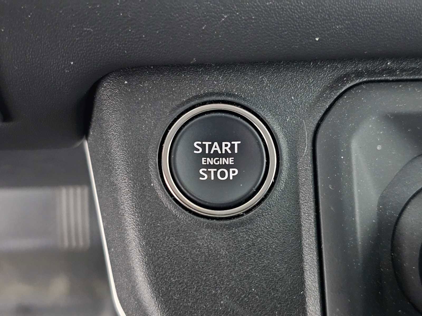 Used 2025 Land Rover Defender 130 S image 31