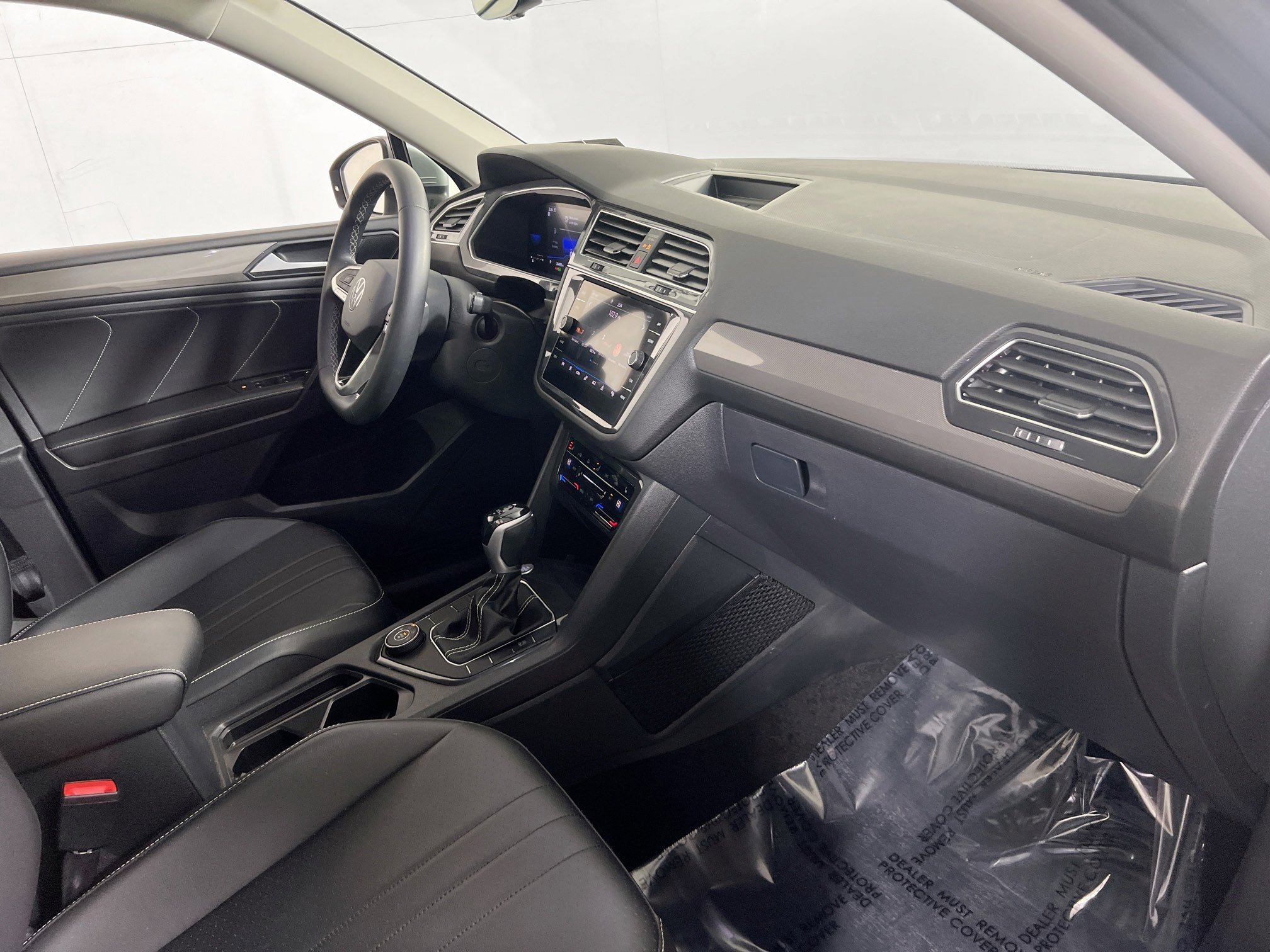 Used 2022 Volkswagen Tiguan SE AWD/4WD image 28