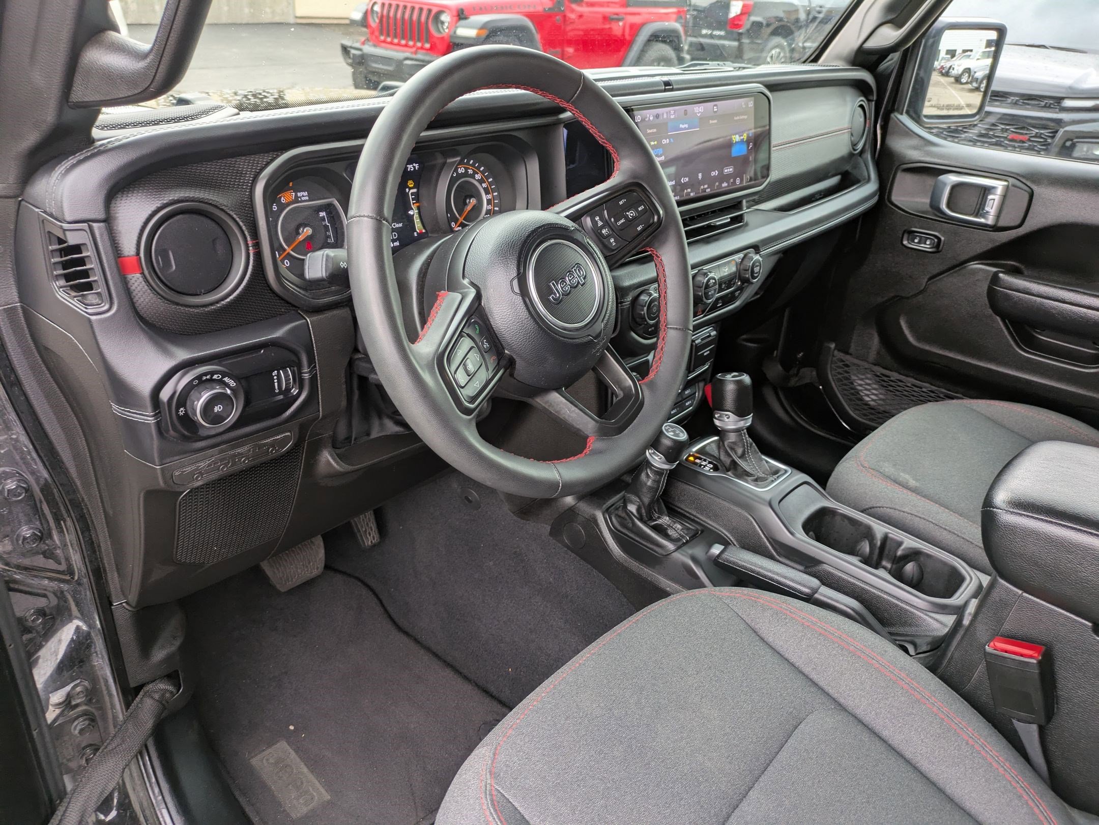 Used 2024 Jeep Wrangler Unlimited Rubicon w/ Convenience Group image 16