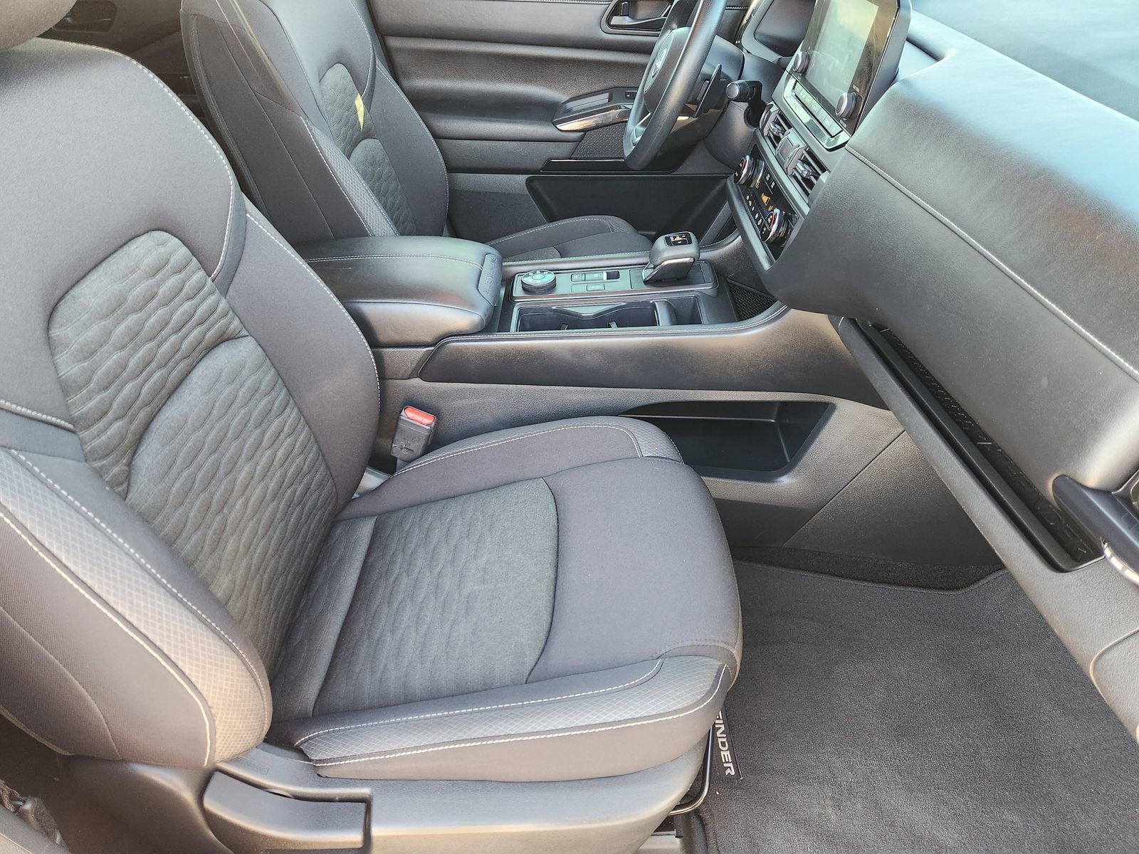 Used 2023 Nissan Pathfinder S image 17