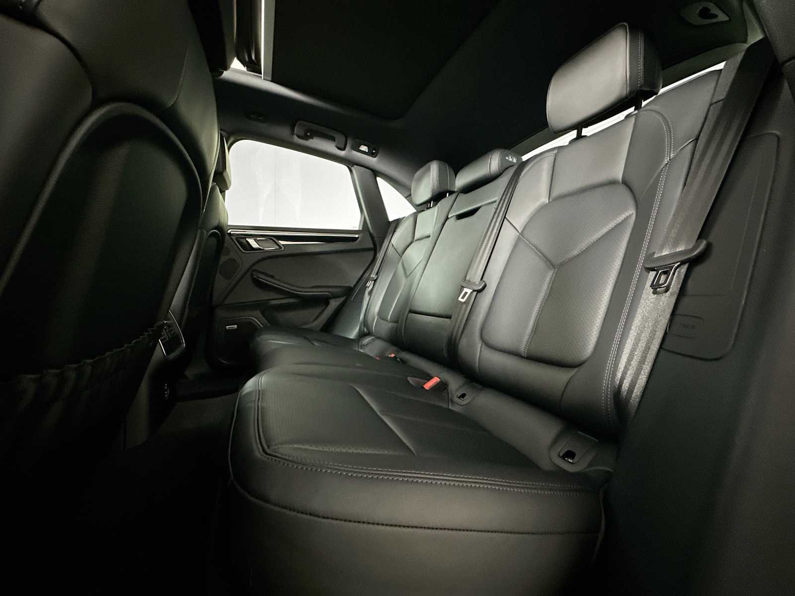 Certified 2025 Porsche Macan image 20