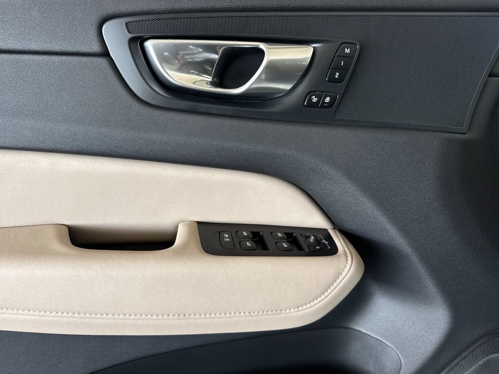 Certified 2026 Volvo XC60 B5 Plus AWD/4WD image 10