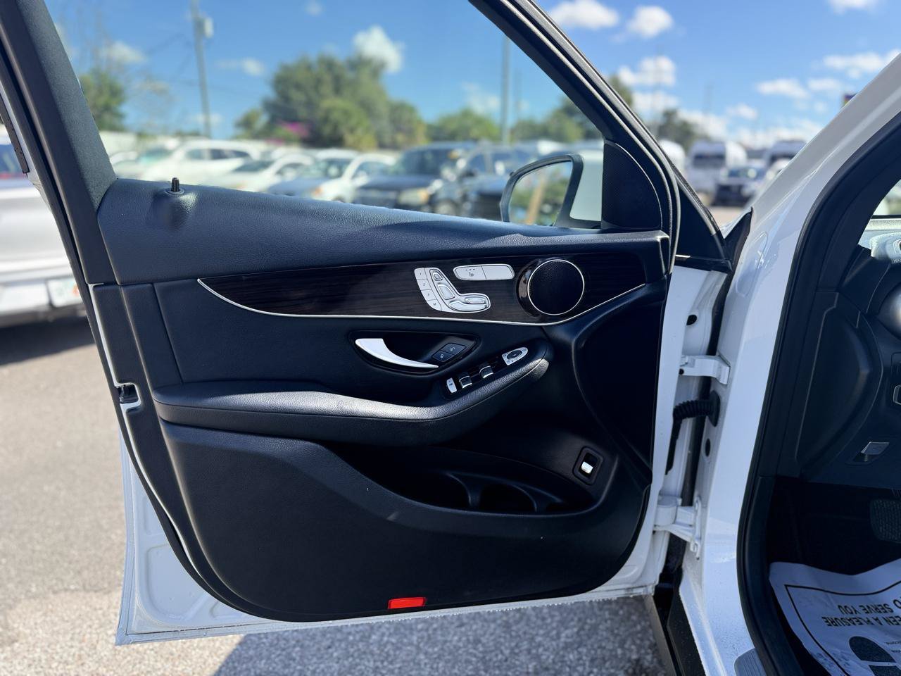 Used 2019 Mercedes-Benz GLC 300 w/ Premium Package image 23