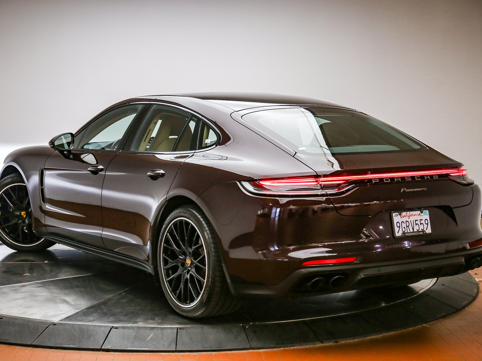 Certified 2023 Porsche Panamera Platinum Edition RWD image 3