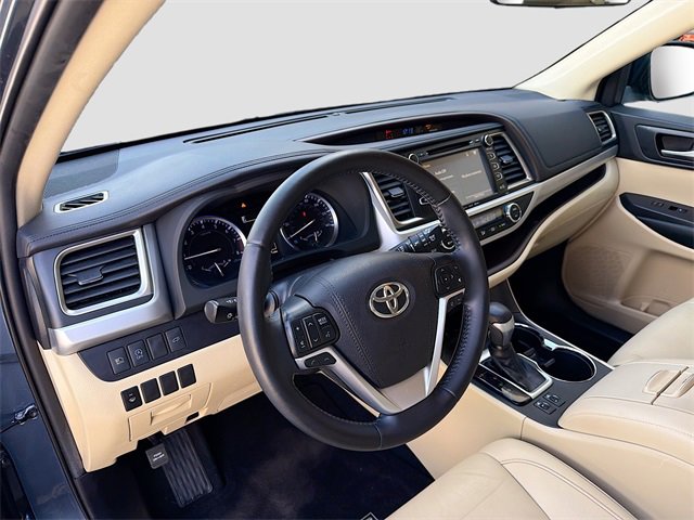 Used 2019 Toyota Highlander XLE image 26