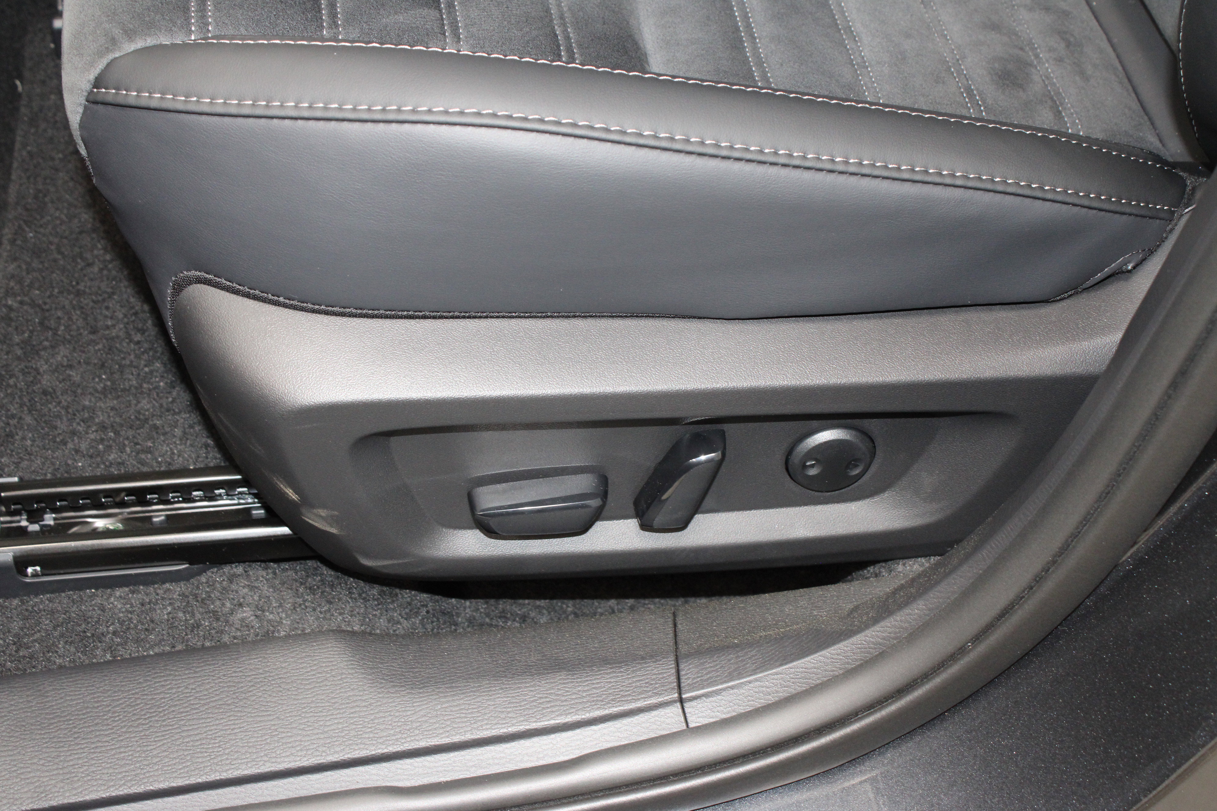 New 2025 Mitsubishi Outlander SE image 16