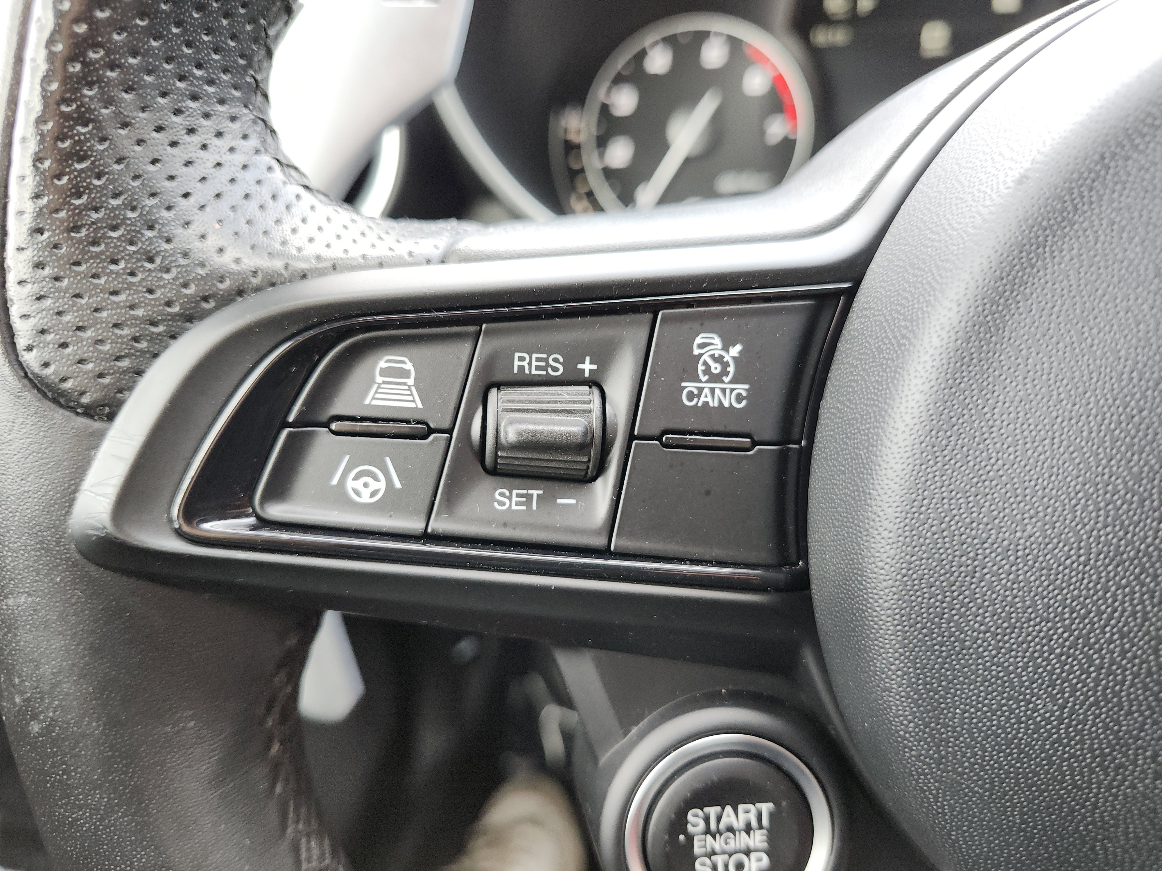 Used 2022 Alfa Romeo Giulia Veloce image 39