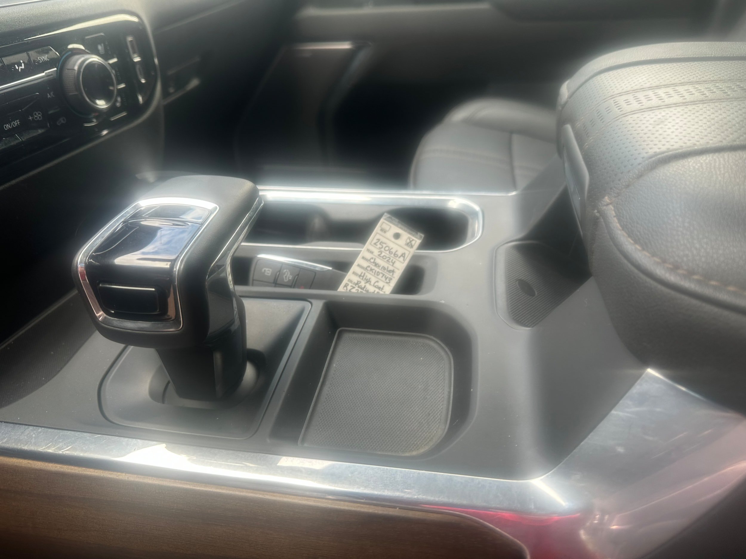 Used 2024 Chevrolet Silverado 1500 High Country w/ Technology Package AWD/4WD image 23