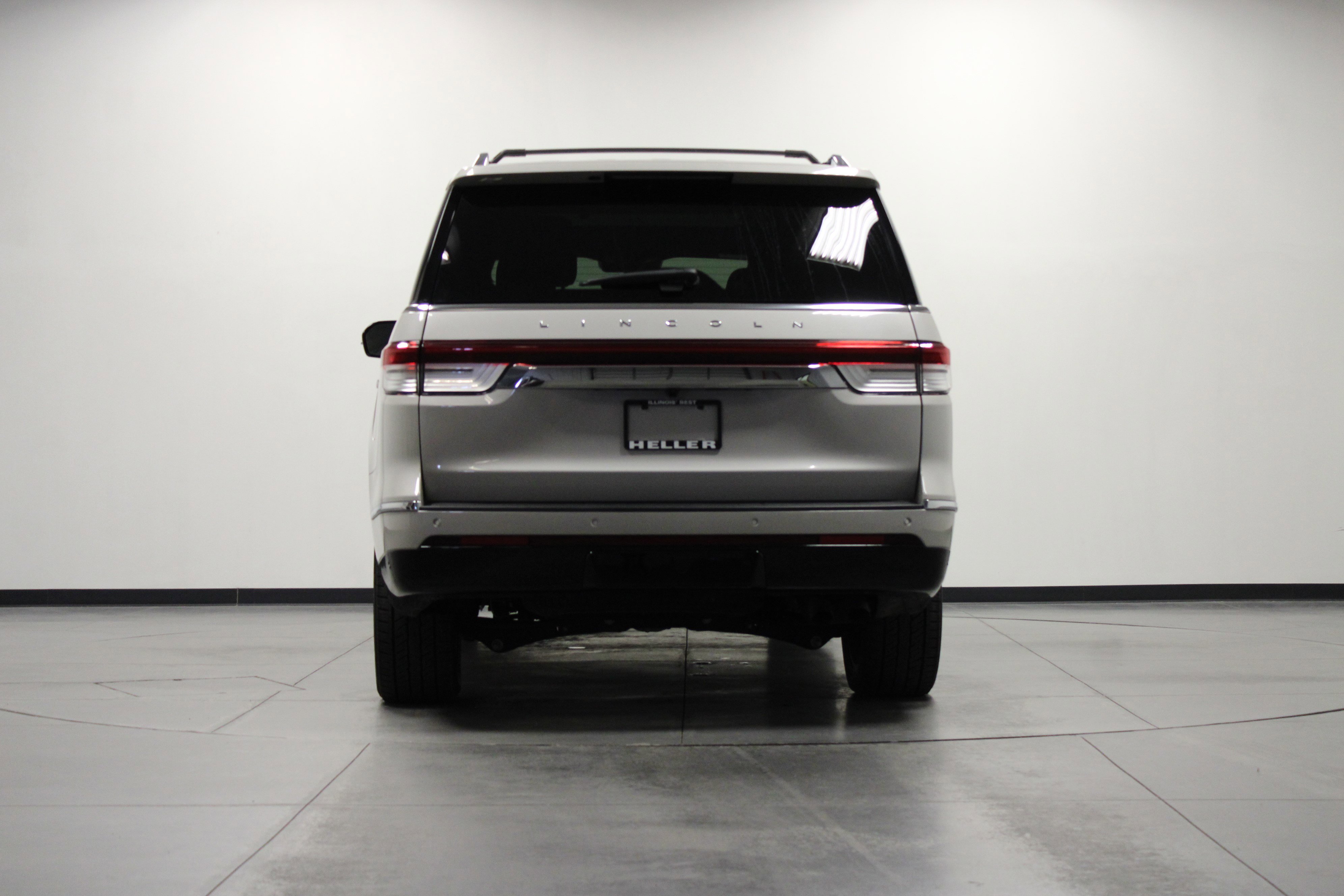 Used 2024 Lincoln Navigator Reserve AWD/4WD image 5