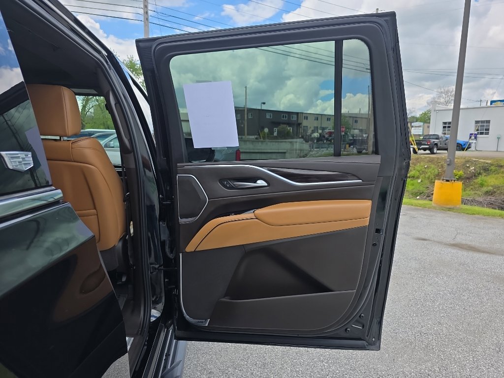 Used 2021 Cadillac Escalade ESV Premium Luxury AWD/4WD image 29