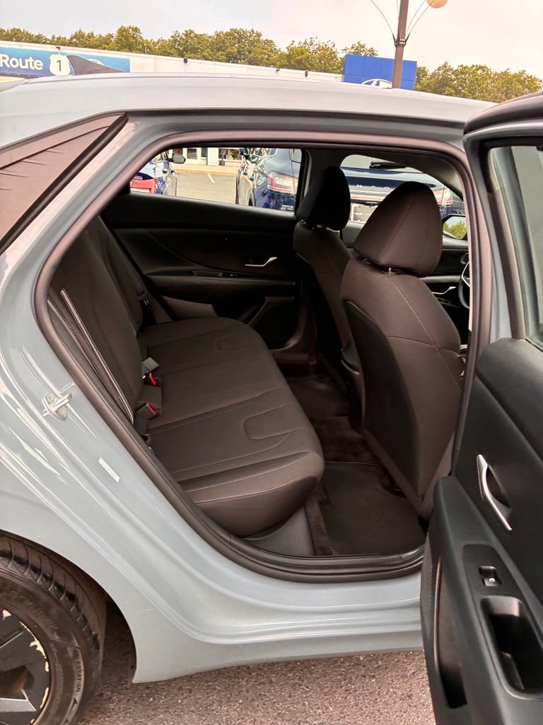 Used 2022 Hyundai Elantra SEL FWD image 18