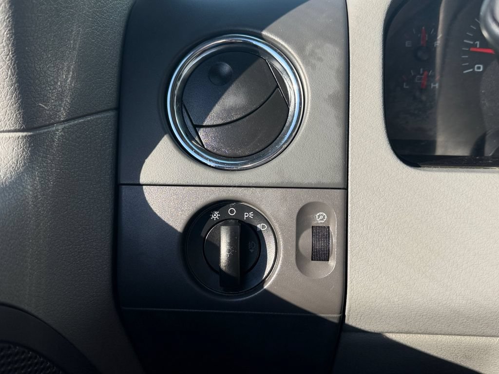 Used 2005 Ford F150 XLT RWD image 18