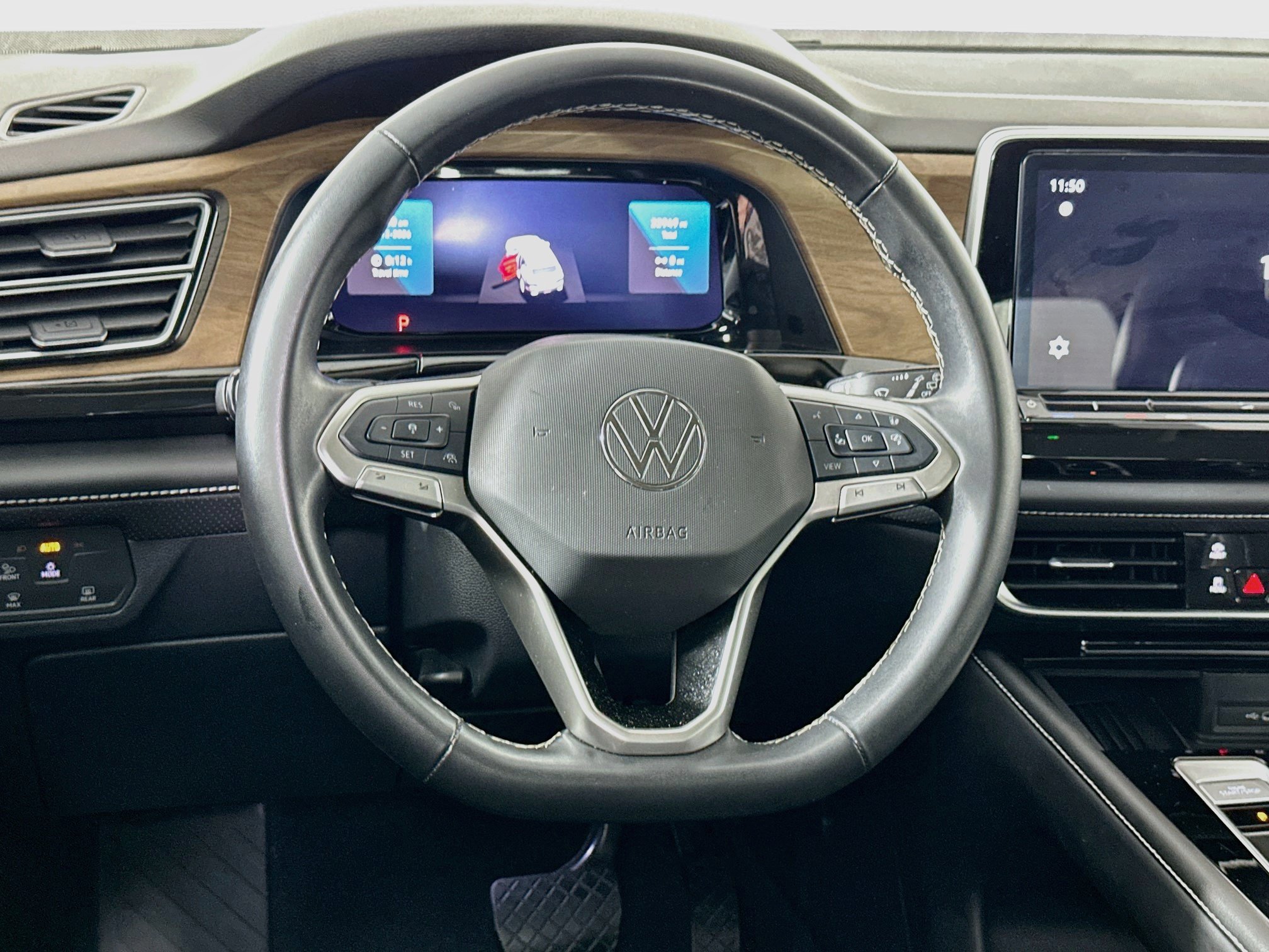 Used 2025 Volkswagen Atlas SE FWD image 18