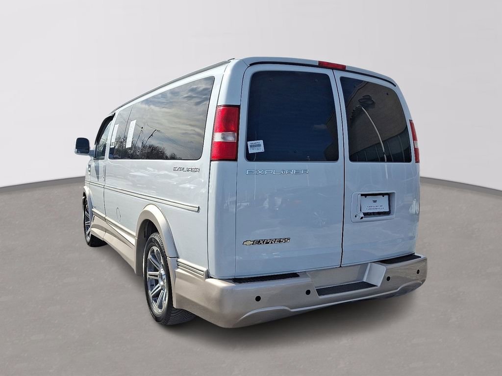 Used 2018 Chevrolet Express 2500 w/ Enhanced Convenience Package image 3