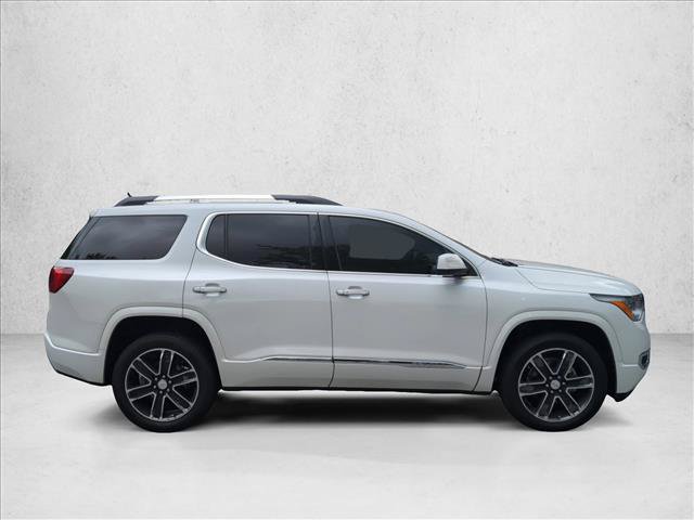 Used 2017 GMC Acadia Denali w/ Technology Package FWD image 4